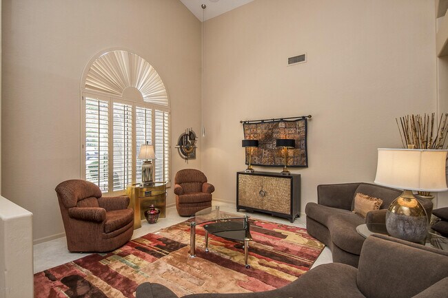 Building Photo - 4950 E Cascalote Dr