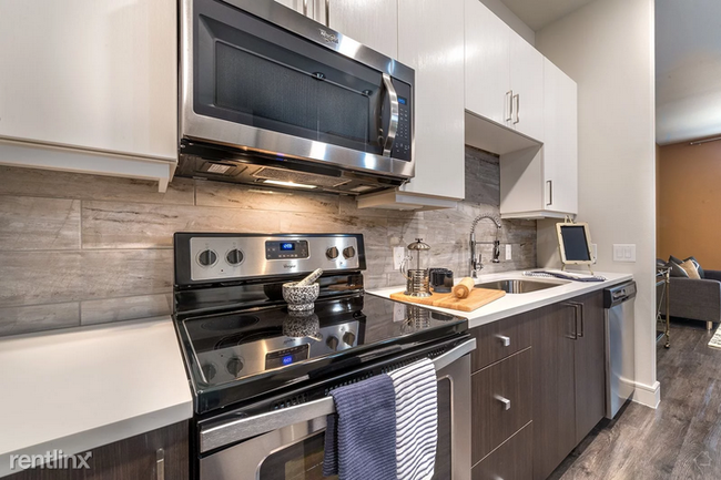 Foto del edificio - 1 br, 1 bath Flat - 13350 Dallas Pkwy 619