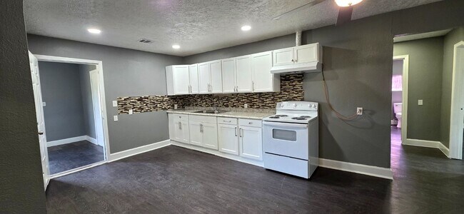 Foto del edificio - 5701 County Rd 288