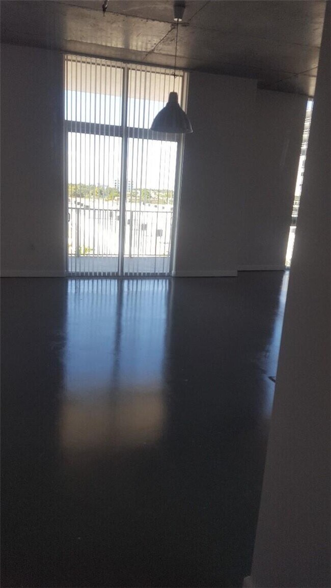 Foto del edificio - 2100 Van Buren St