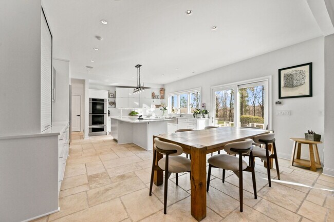 Foto del edificio - 367 Riversville Rd