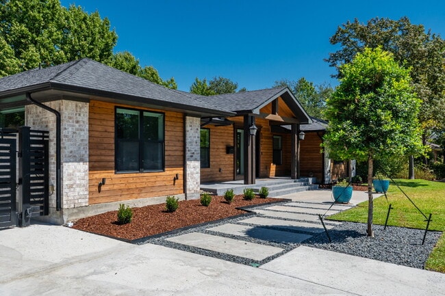 Building Photo - 6331 Linden Ln