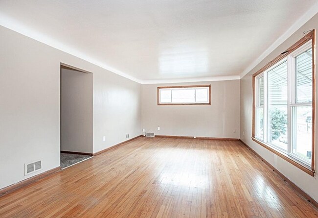 Foto del edificio - 4633 Warner Rd