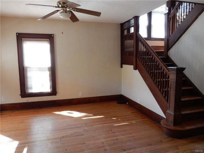 Building Photo - 618 S Beech St