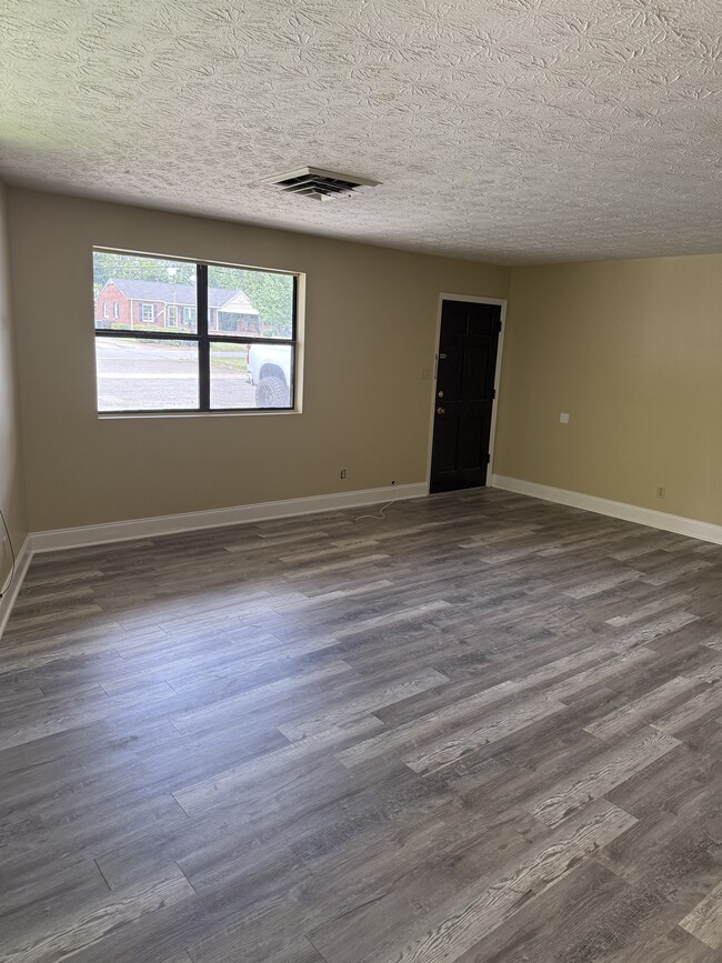 Building Photo - 2106 W Elm St