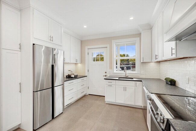 Building Photo - 31 East Ave