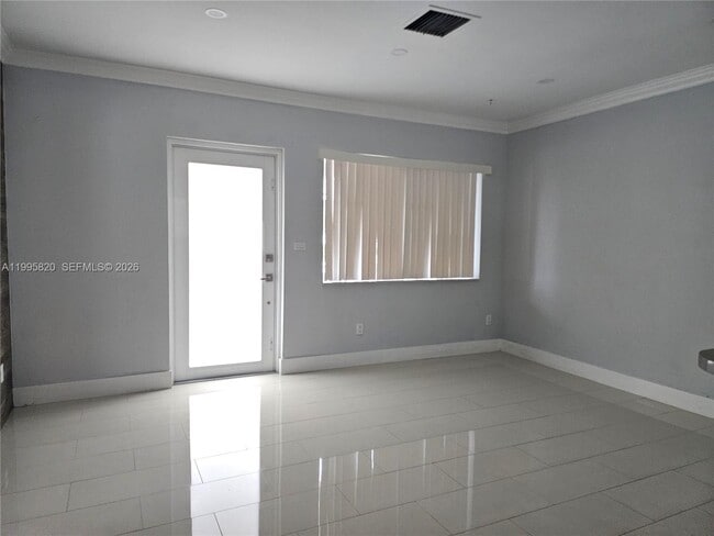 Foto del edificio - 5816 SW 9th St