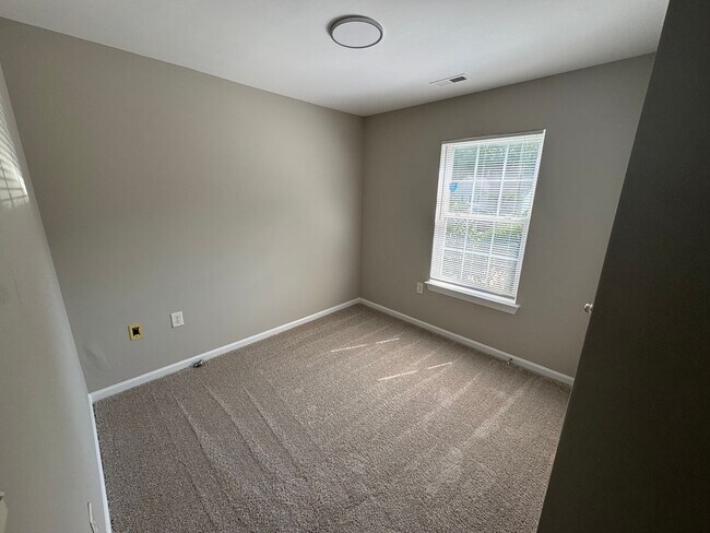 Foto del edificio - 5819 Hamilton Oaks Dr