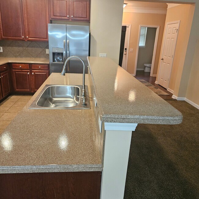 Building Photo - 1052 Crown Blvd