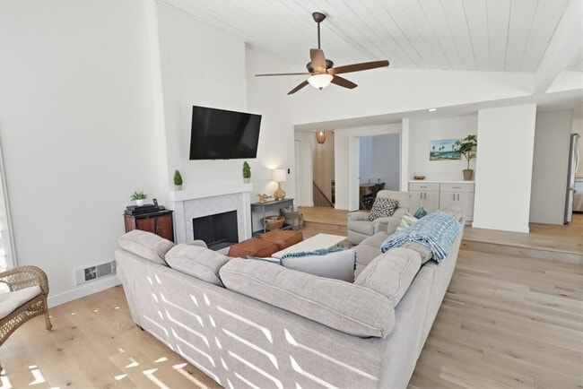 Foto del edificio - 561 S Sierra Ave