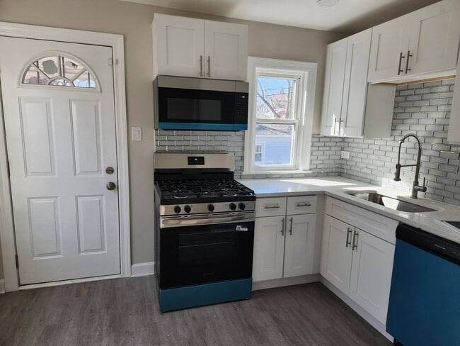 Foto del edificio - 14124 Manor Ave