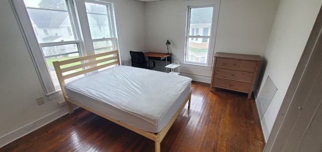 Building Photo - 48 Clarke St