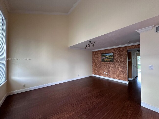 Building Photo - 541 N University Dr