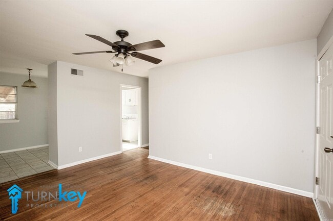 Building Photo - 1524 E Lee Ave