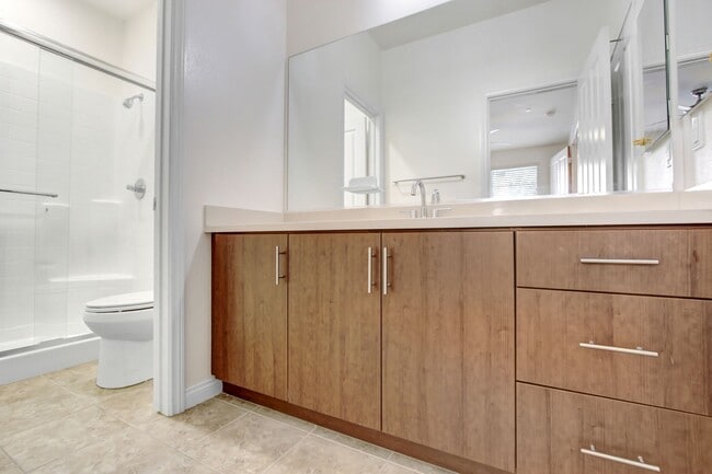 Building Photo - Tri-Level Azusa Townhome