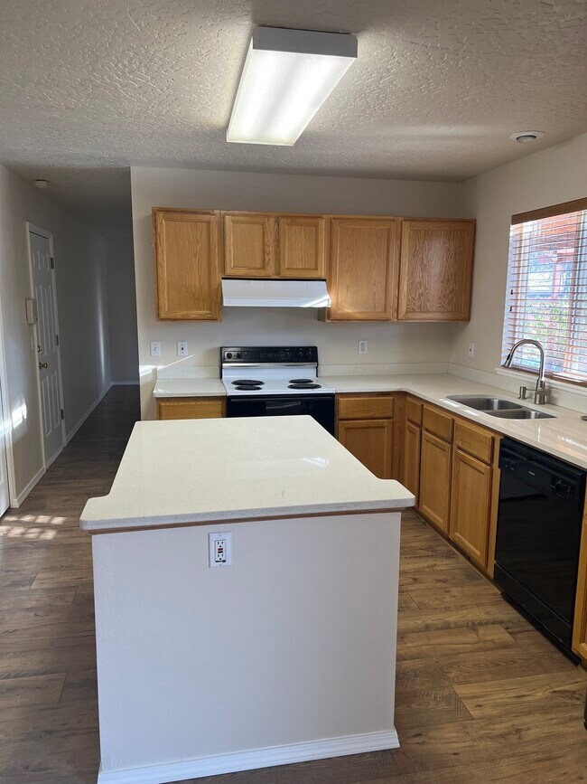 Building Photo - 2495 W Santa Clara Dr
