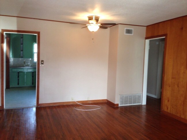 Building Photo - 351 Nassau Dr