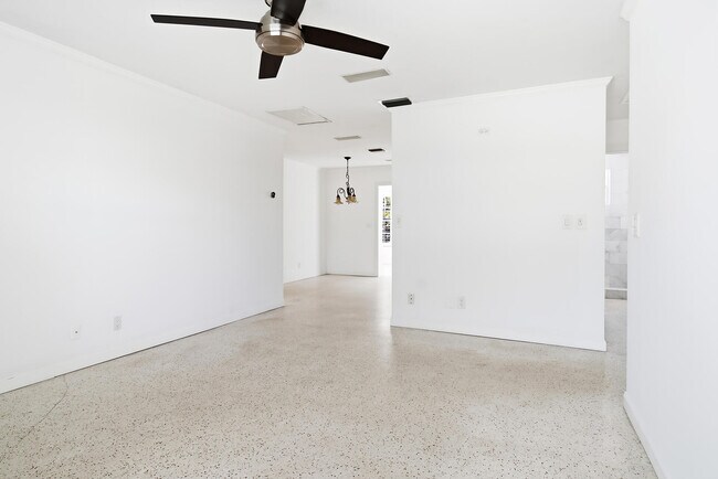 Foto del edificio - 205 Rutland Blvd