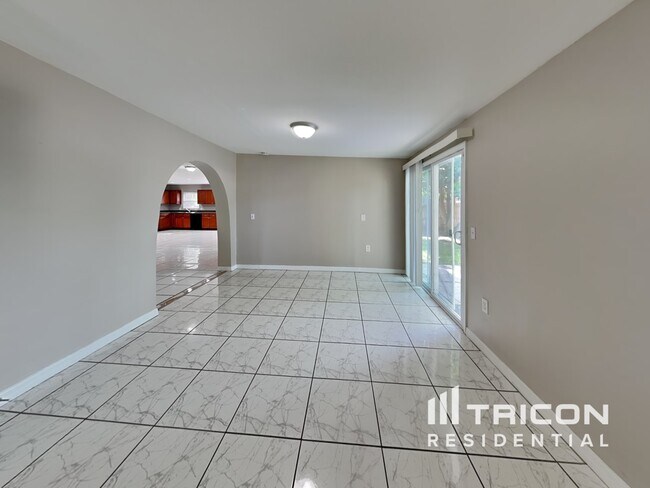 Foto del edificio - 7116 Green Needle Dr
