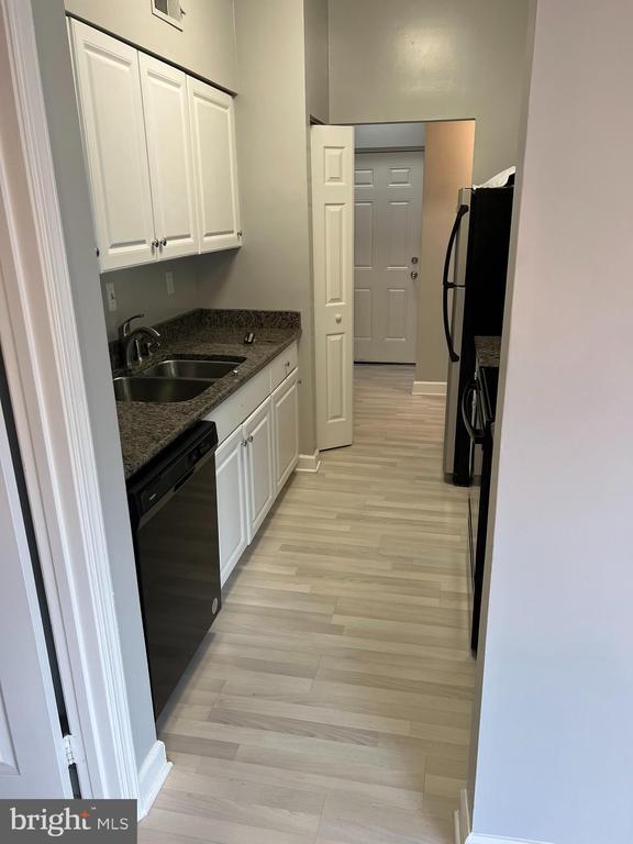 Building Photo - 615 3rd St NE