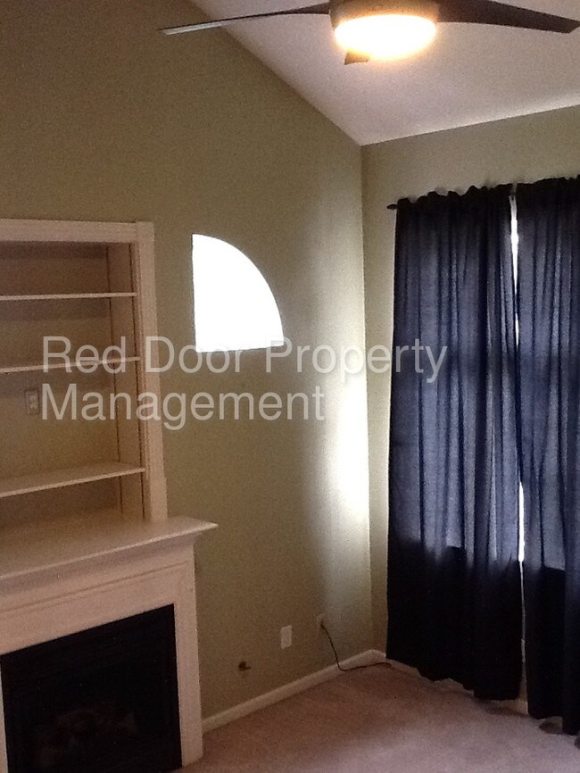 Foto del edificio - 9356 Villa Woods Dr