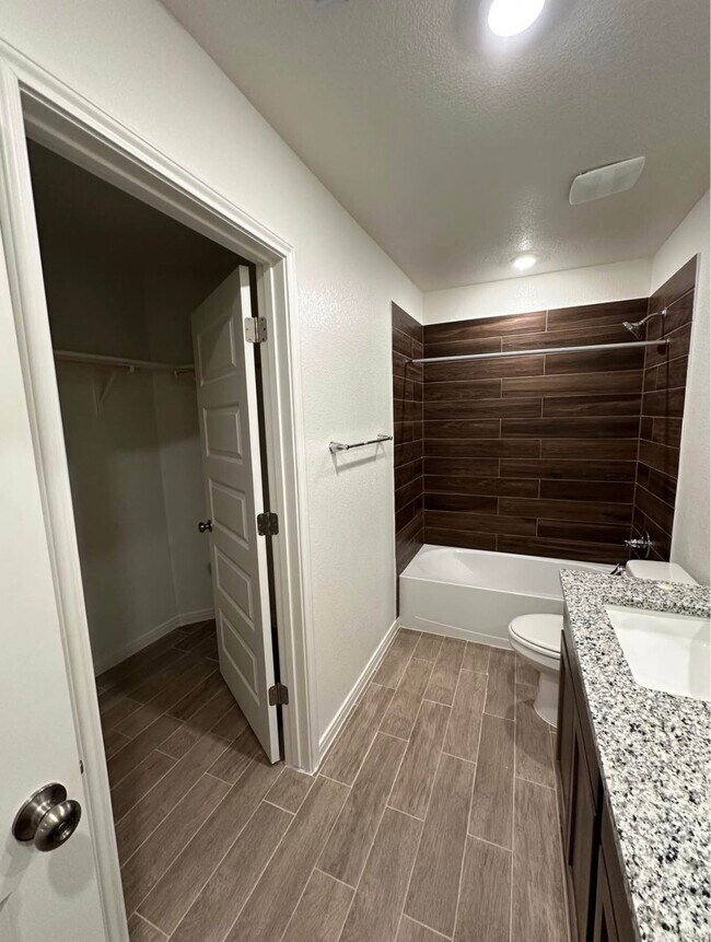 Foto del edificio - 901 Switchgrass Dr