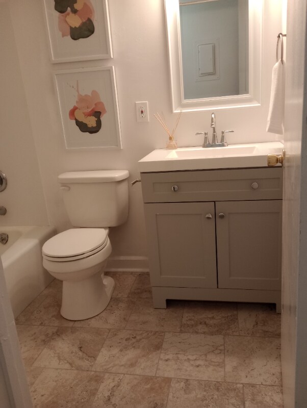 Building Photo - 1107 Robinhood Rd