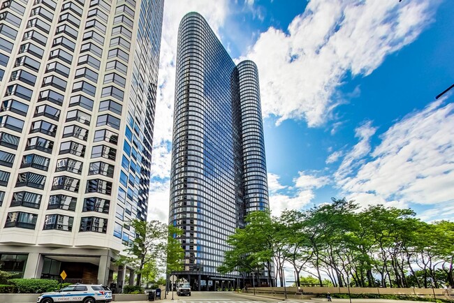 Foto del edificio - 155 N Harbor Dr