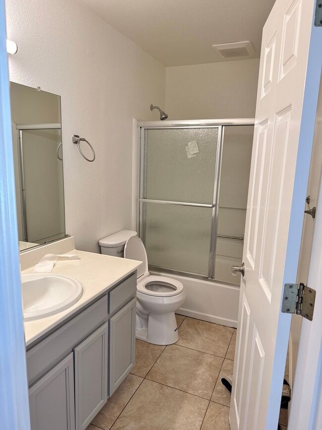 Building Photo - 520 Las Palmas Dr