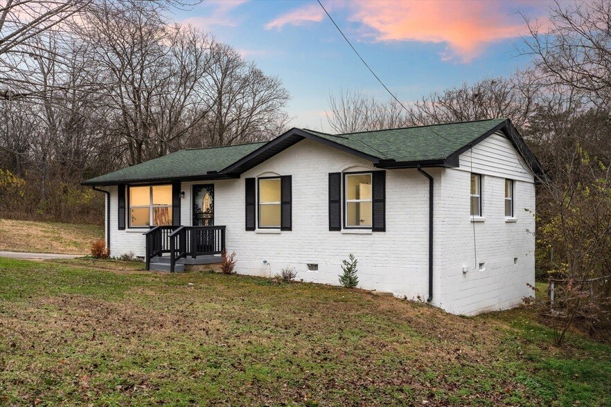 Primary Photo - 2589 Bethwood Dr