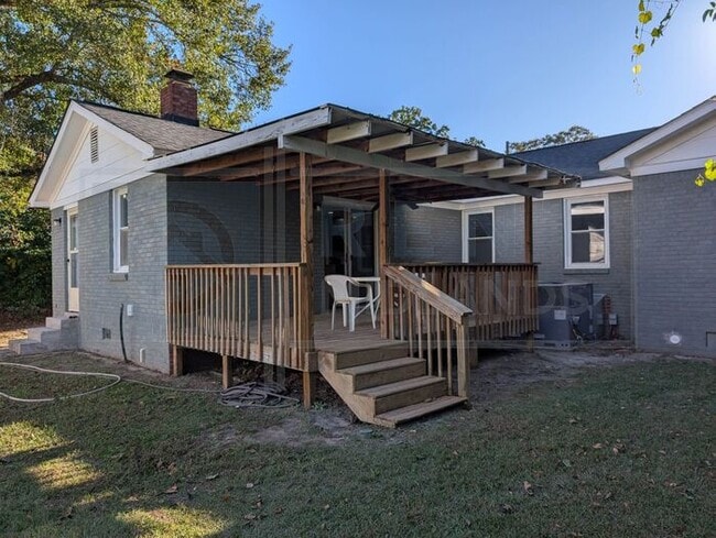 Building Photo - Beautiful Home in Cayce