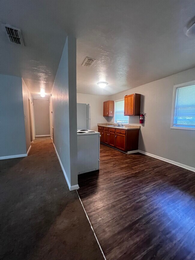 Foto del edificio - 3515 Falcon Dr