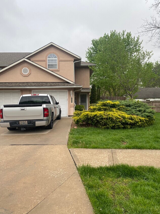 251 SE Florence Ave Unit 251, Lees Summit, MO 64063 Condo for Rent in