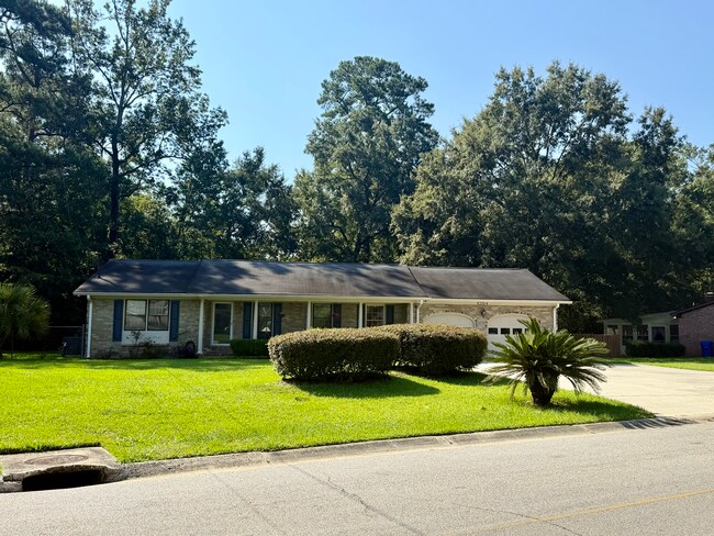 Building Photo - 8364 Greenridge Rd