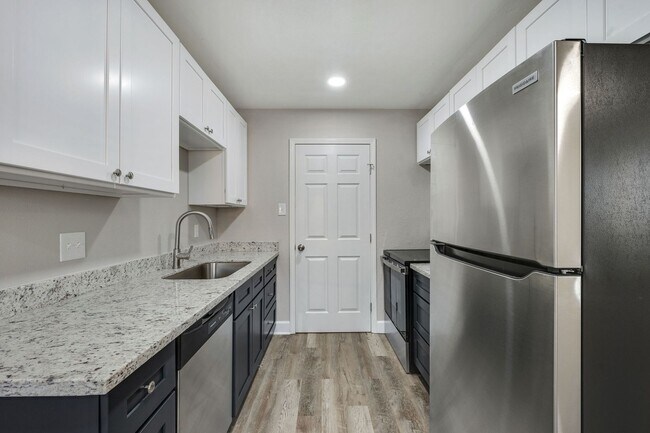 Building Photo - 1005 Summer Ct Cir