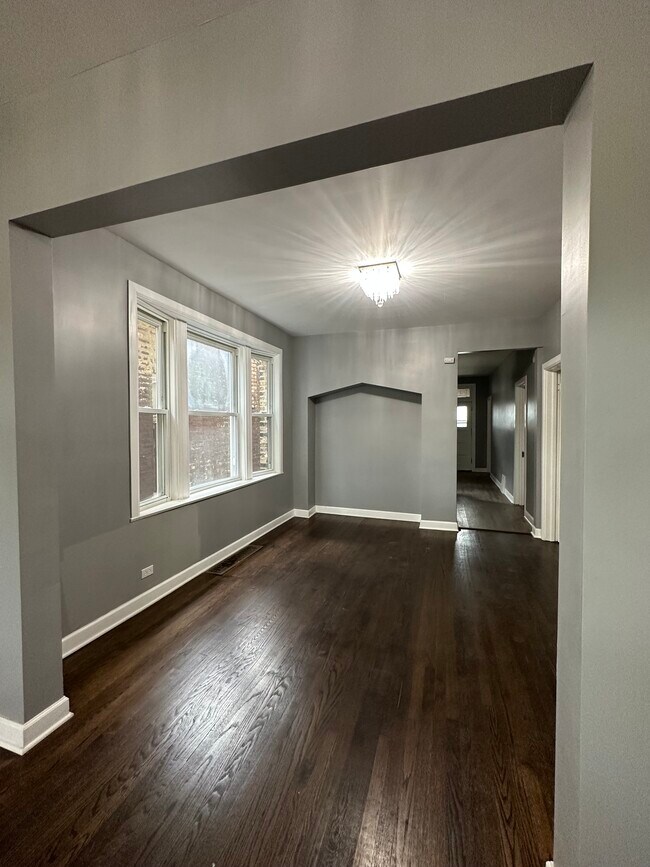 Building Photo - 910 N Lawndale Ave