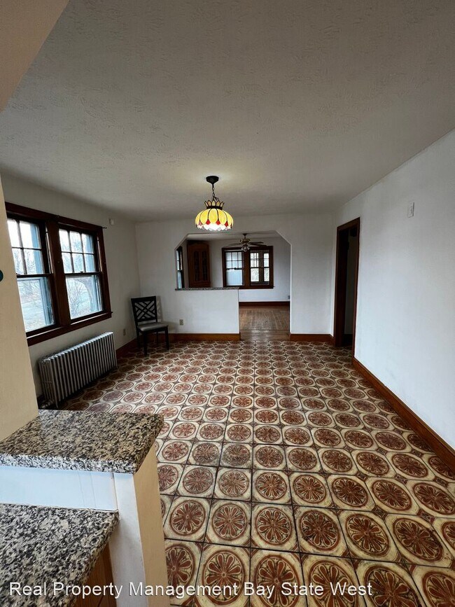Building Photo - 4 br, 1 bath House - 11 New Lombard Rd