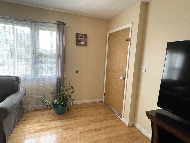 Living Room - 72 Grove St
