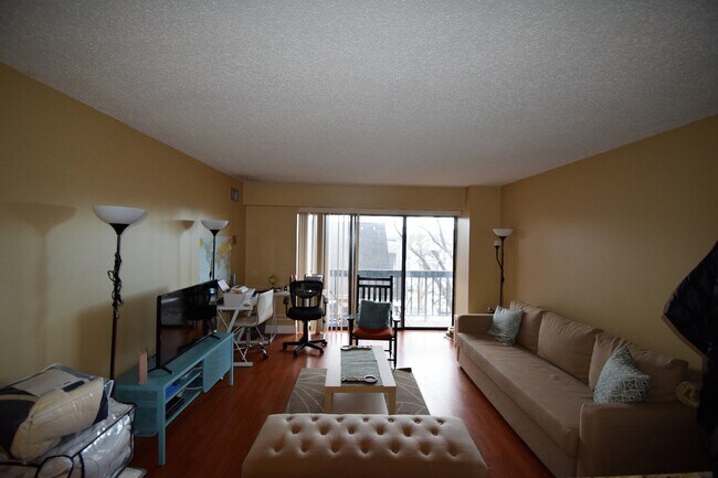 Foto del edificio - 15 N Beacon St