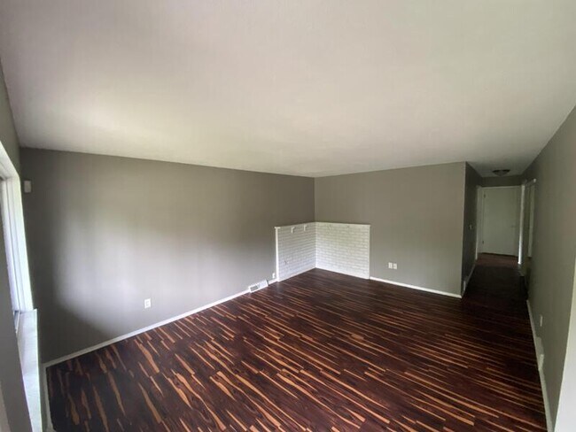 Building Photo - 615 Clifton Blvd
