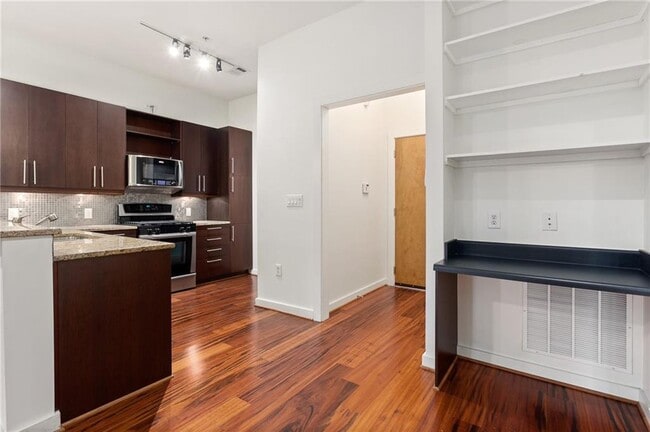 Foto del edificio - 870 Inman Vlg Pkwy NE