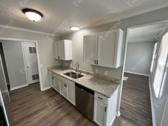 Building Photo - 35 Benzing Rd