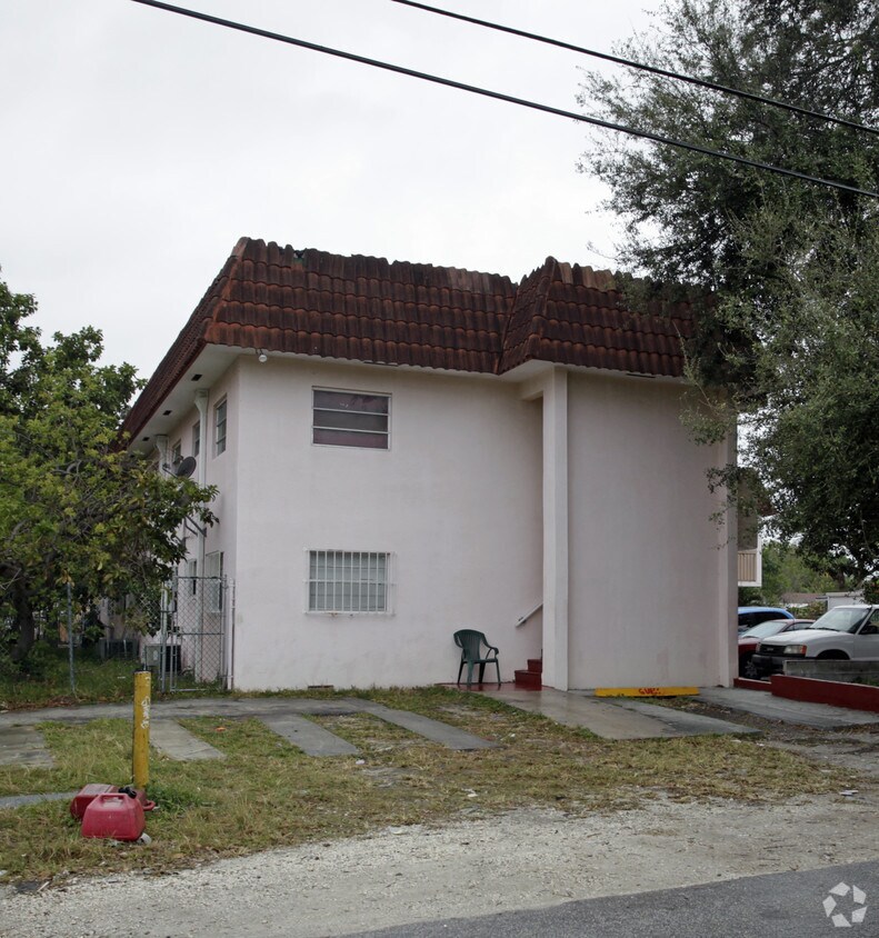 Building Photo - 2970 SW 38th Ct