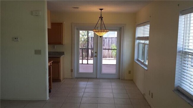 Foto del edificio - 872 NE 36th St