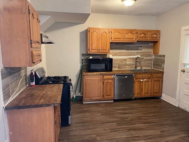 Photo - UPDATED 3 BR / 1 BATH HOME WITH OFFICE, NE...