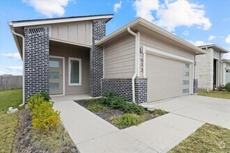 Building Photo - 523 Millbrook Blvd