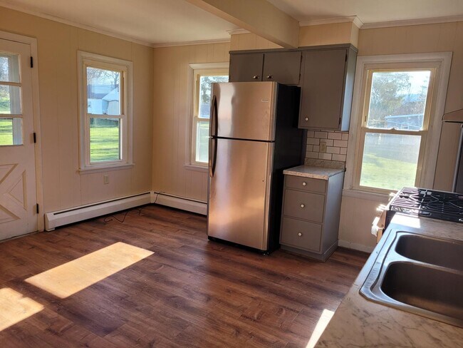 Building Photo - Semi in Newmanstown