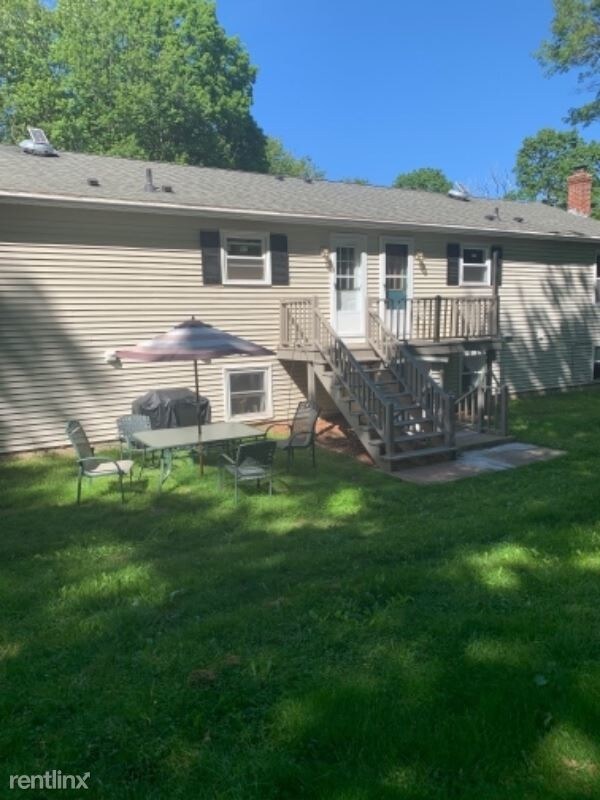 Foto del edificio - 18 Goshen Rd