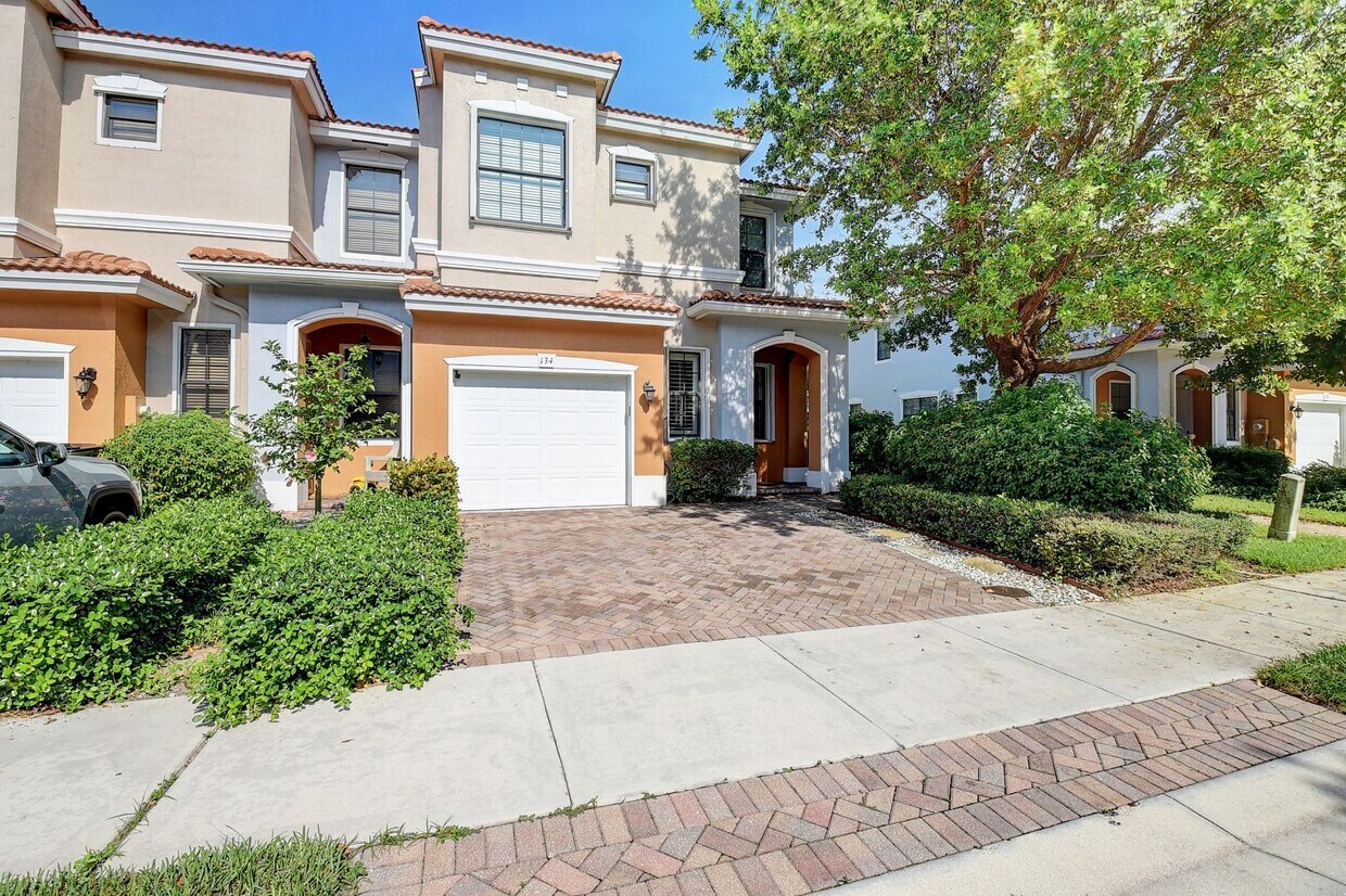134 Delancy Ave, Delray Beach, FL 33484 Townhome Rentals in Delray
