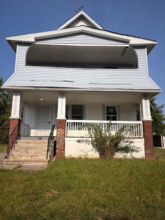 Building Photo - 3037 E 121st St